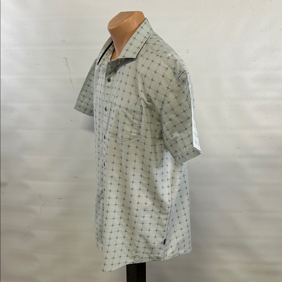Kuhl short sleeve button down shirt.  XXL - Picture 5 of 8
